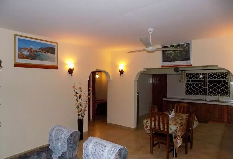 هتل Green Palm Self Catering Apartments And Chalets