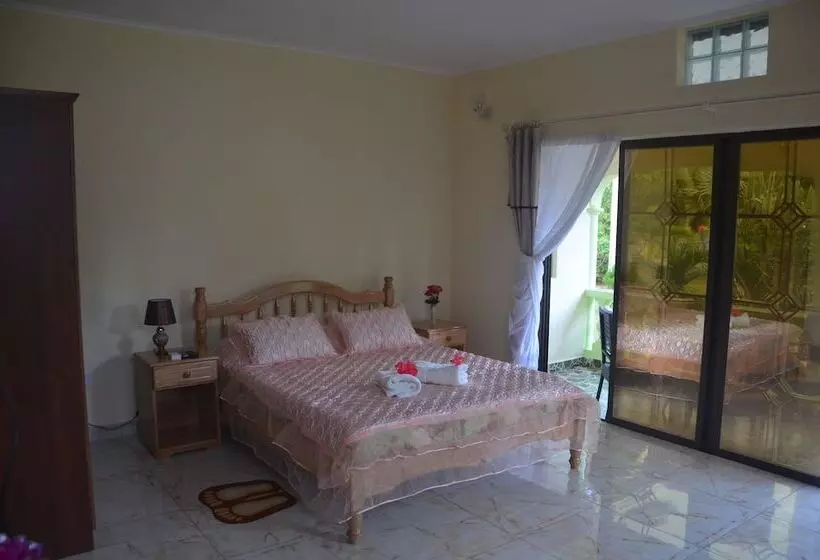 هتل Green Palm Self Catering Apartments And Chalets