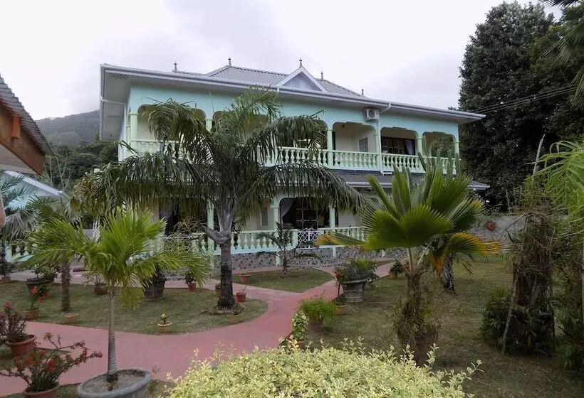 هتل Green Palm Self Catering Apartments And Chalets