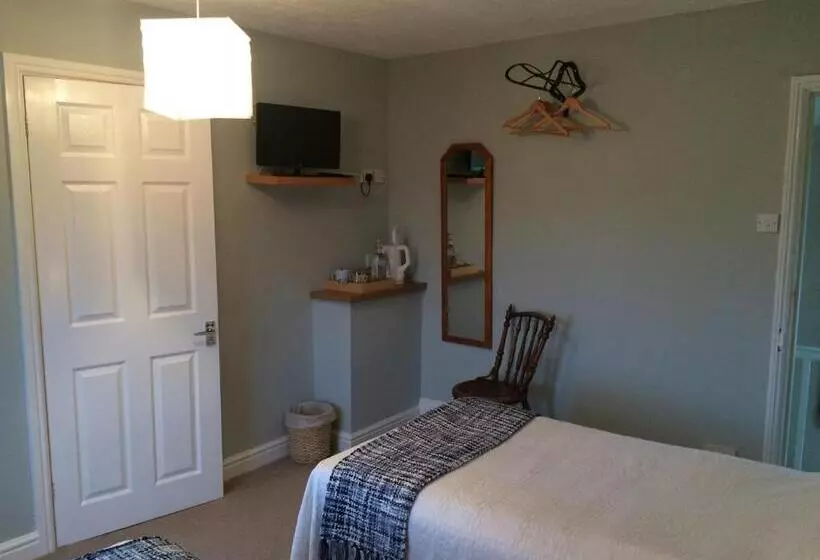 Aamiaismajoitus (B&B) Cleaver Cottage