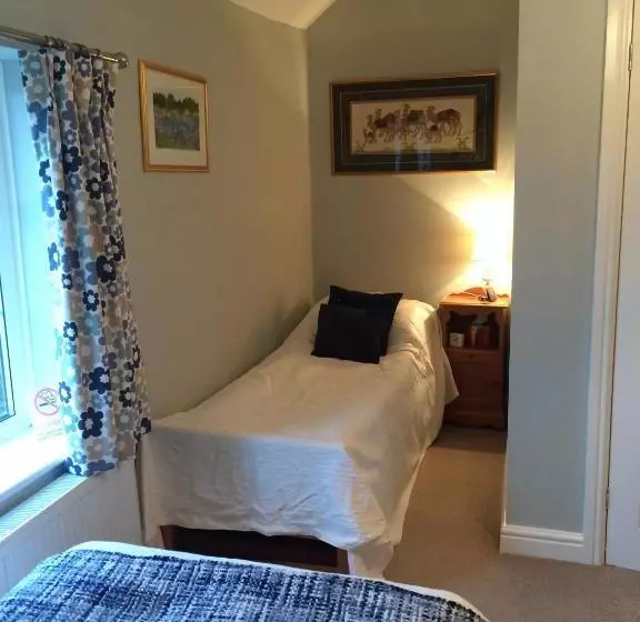 Aamiaismajoitus (B&B) Cleaver Cottage