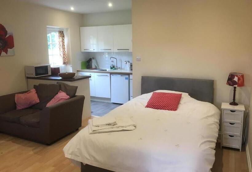 ベッドアンドブレックファースト Cleaver Cottage