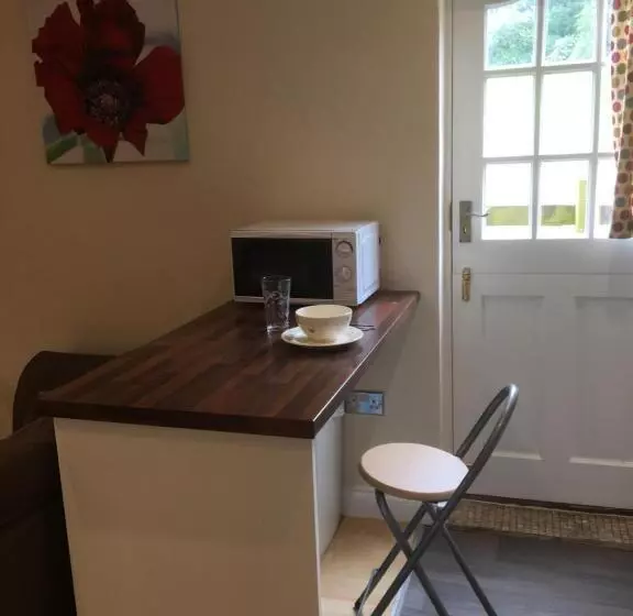 Aamiaismajoitus (B&B) Cleaver Cottage