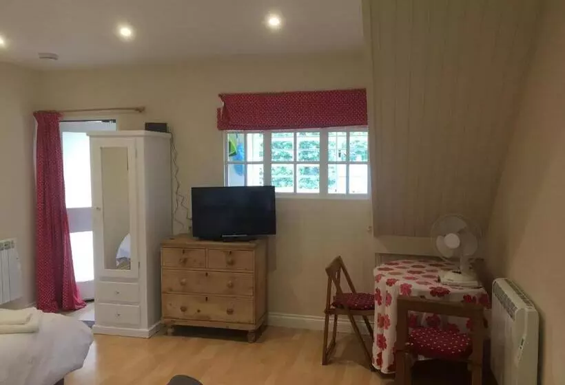 Aamiaismajoitus (B&B) Cleaver Cottage