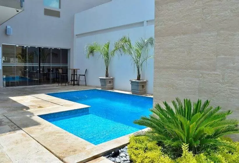 Bluu Hotel Aeropuerto Monclova Frontera