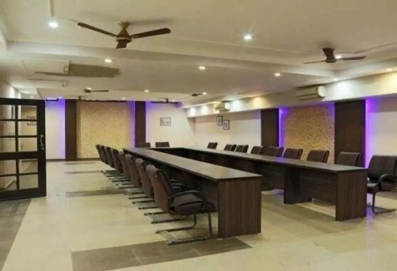 Fabhotel Cyber City
