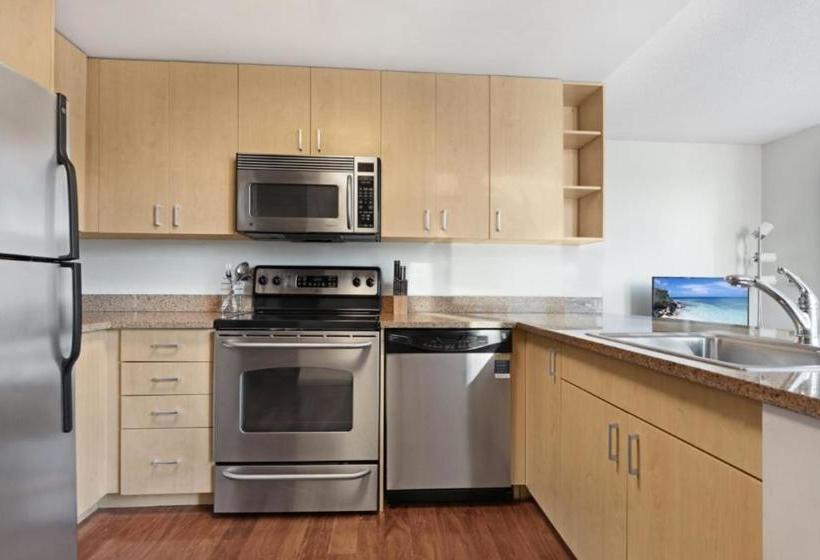 Global Luxury Suites At China Town