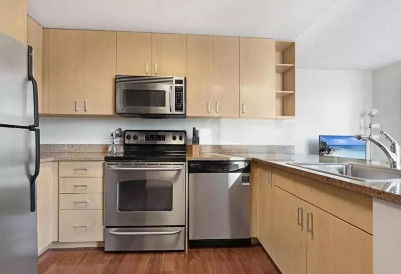 Global Luxury Suites At China Town