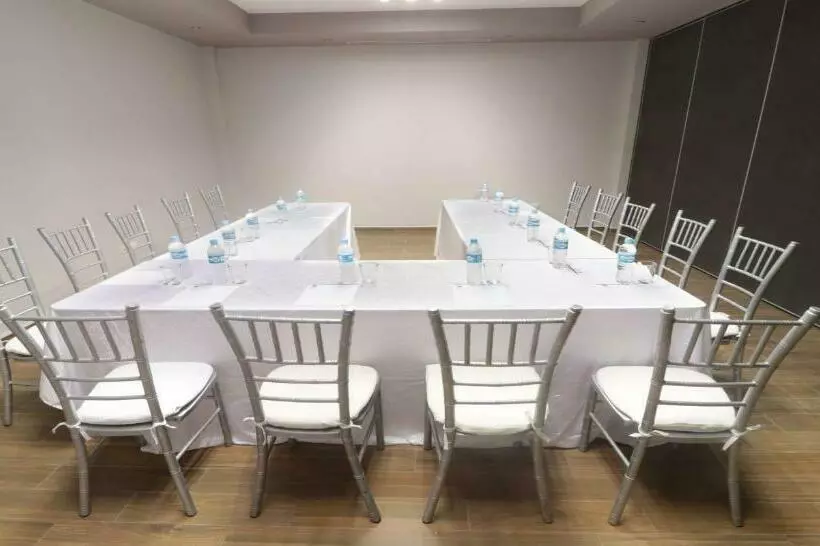 Bluu Hotel Aeropuerto Monclova Frontera