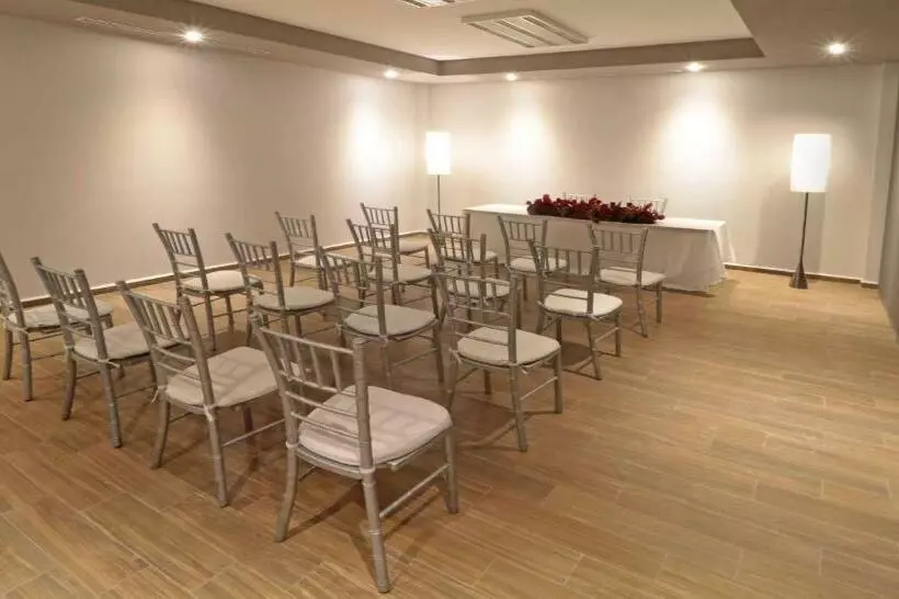 Bluu Hotel Aeropuerto Monclova Frontera