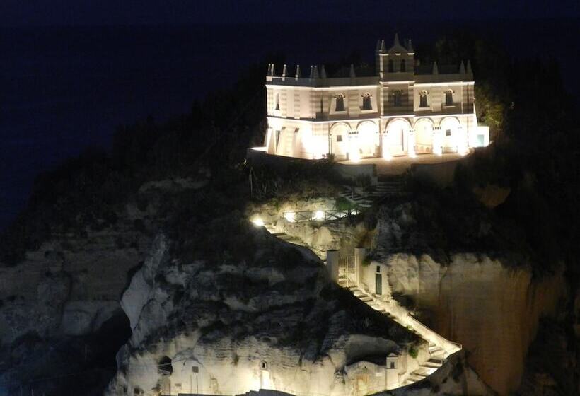 酒店 Blu Tropical Resort