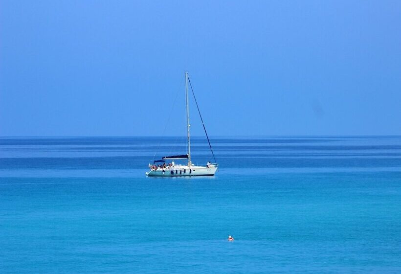 酒店 Blu Tropical Resort