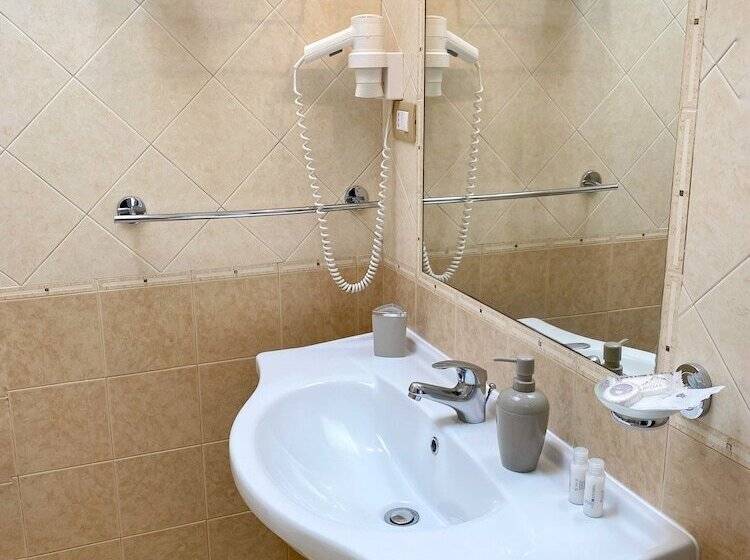 酒店 Blu Tropical Resort