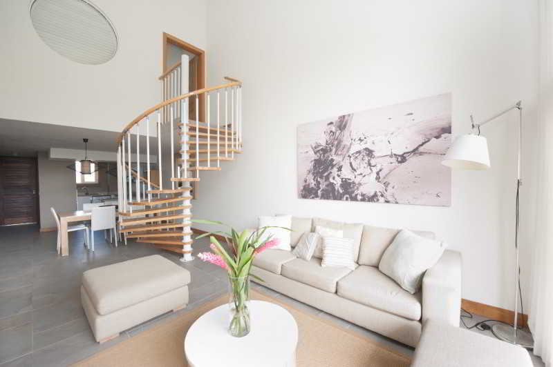 هتل Cape Bay Luxury Beach Apartments