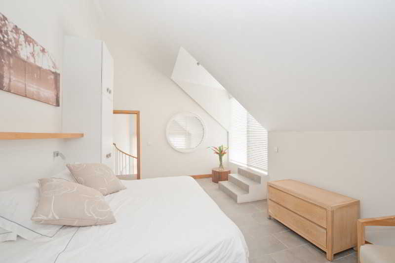 هتل Cape Bay Luxury Beach Apartments