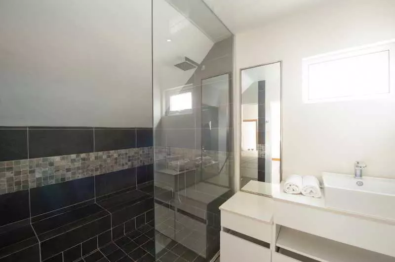 هتل Cape Bay Luxury Beach Apartments