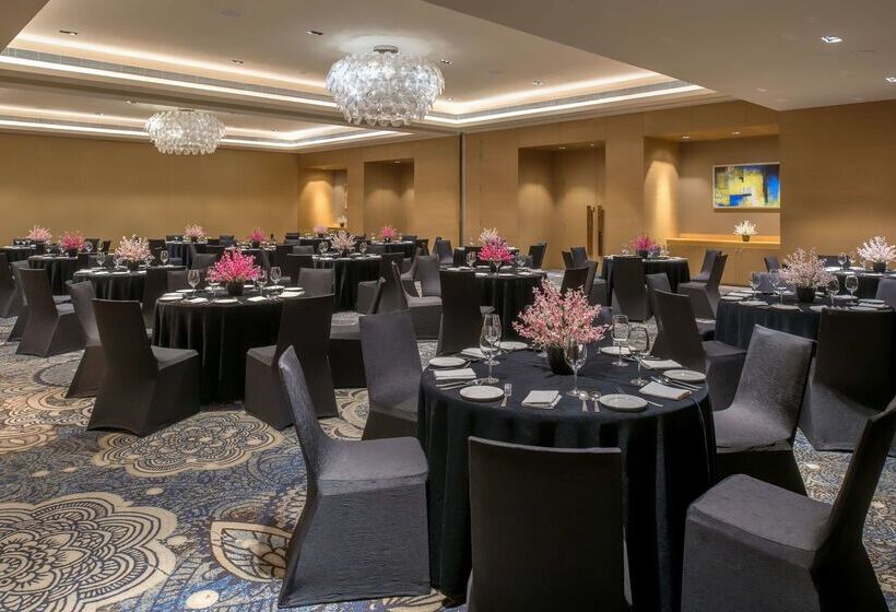 Feathers  A Radha Hotel, Chennai