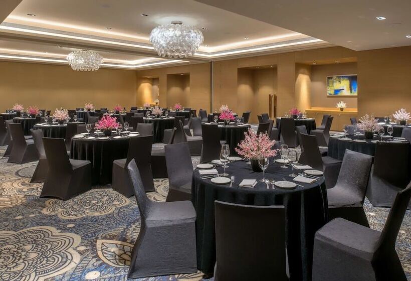 Feathers  A Radha Hotel, Chennai