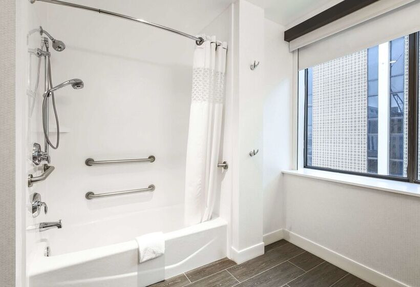 هتل Hampton Inn & Suites Dallas Downtown