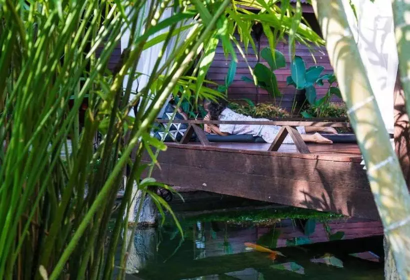 هتل Leeloo Paradise