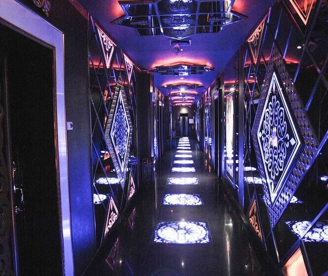 ホテル New Hollywood