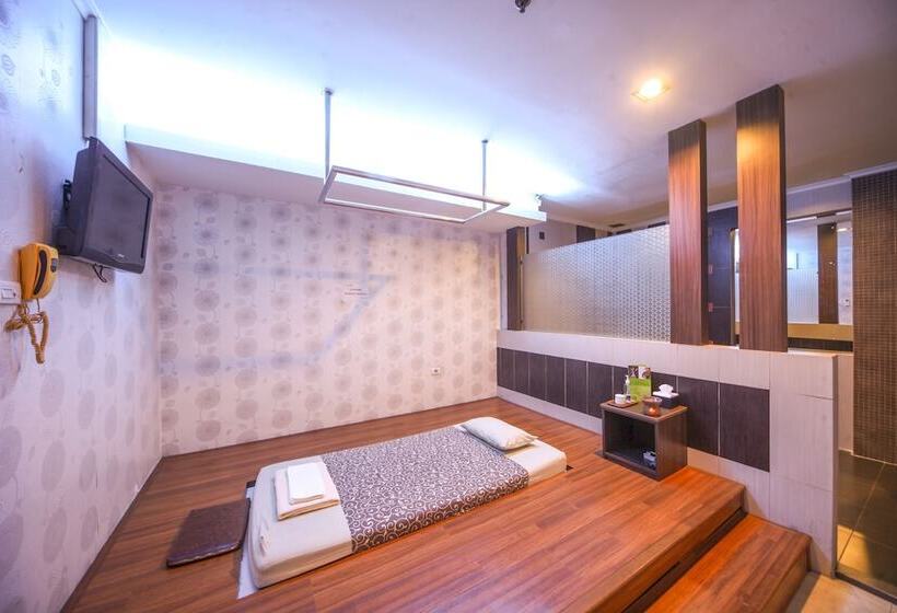 ホテル New Hollywood