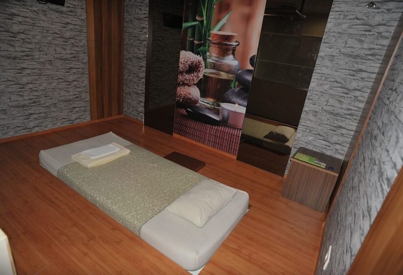 ホテル New Hollywood