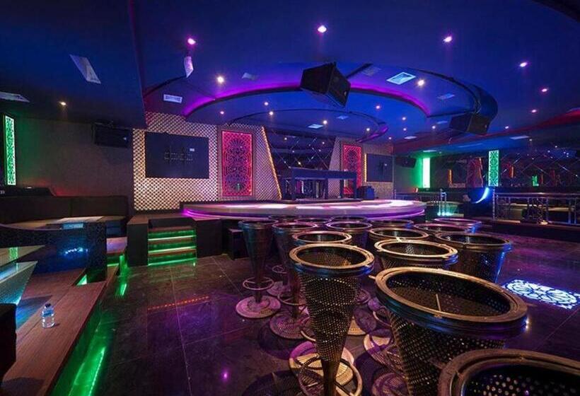 ホテル New Hollywood