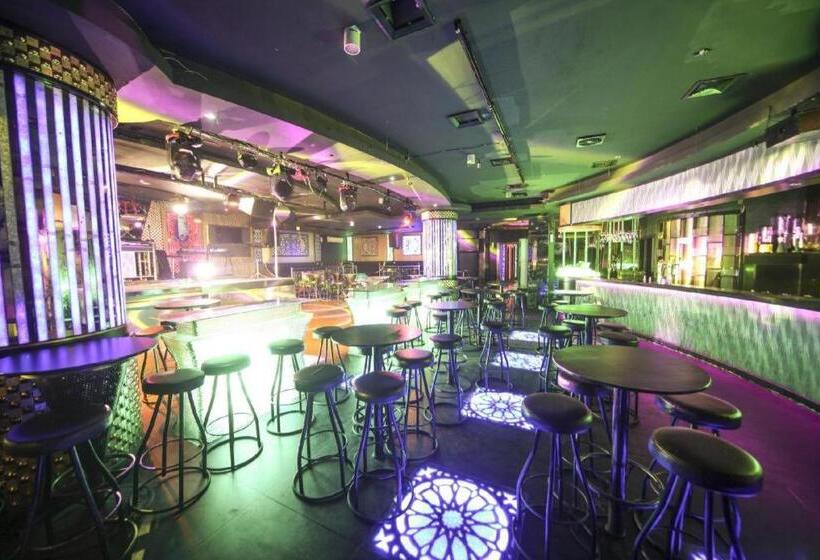 ホテル New Hollywood