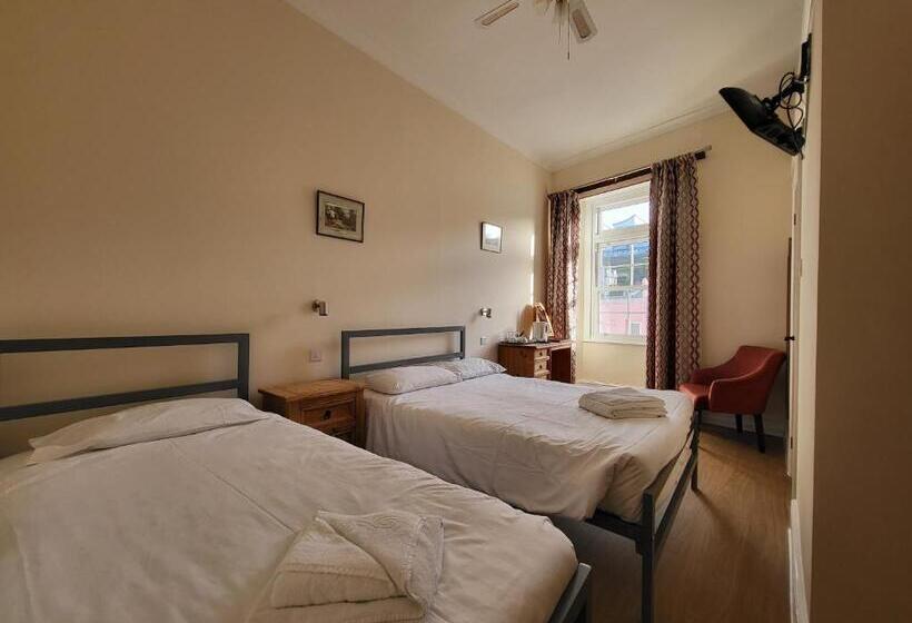 בית מלון כפרי Royal Britannia