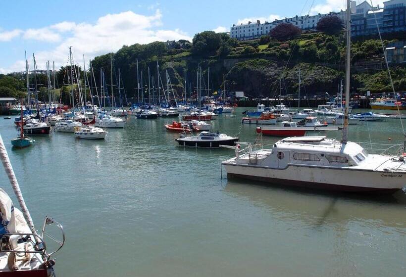 בית מלון כפרי Royal Britannia