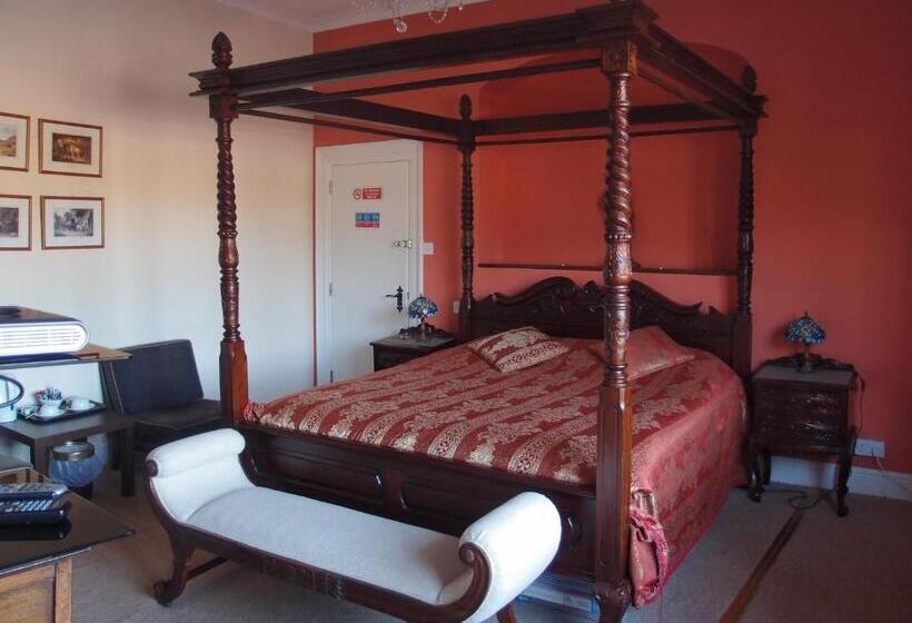 בית מלון כפרי Royal Britannia