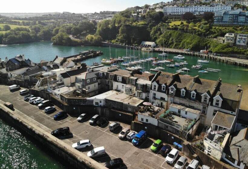 בית מלון כפרי Royal Britannia