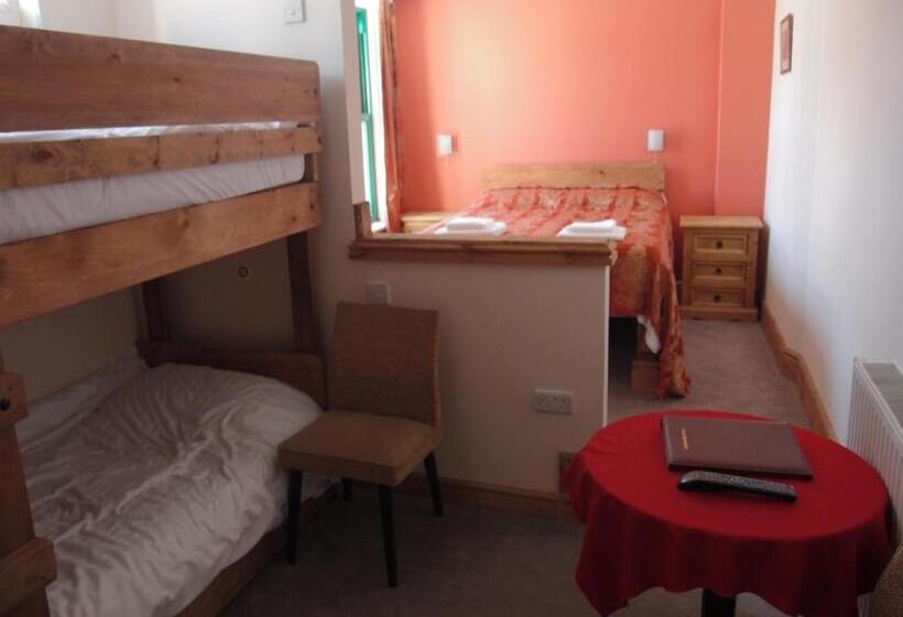 בית מלון כפרי Royal Britannia