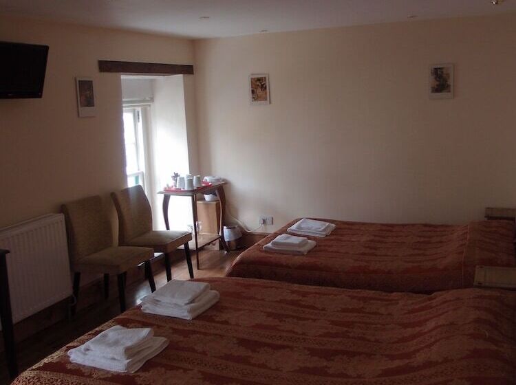 בית מלון כפרי Royal Britannia