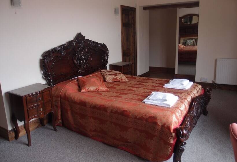 בית מלון כפרי Royal Britannia