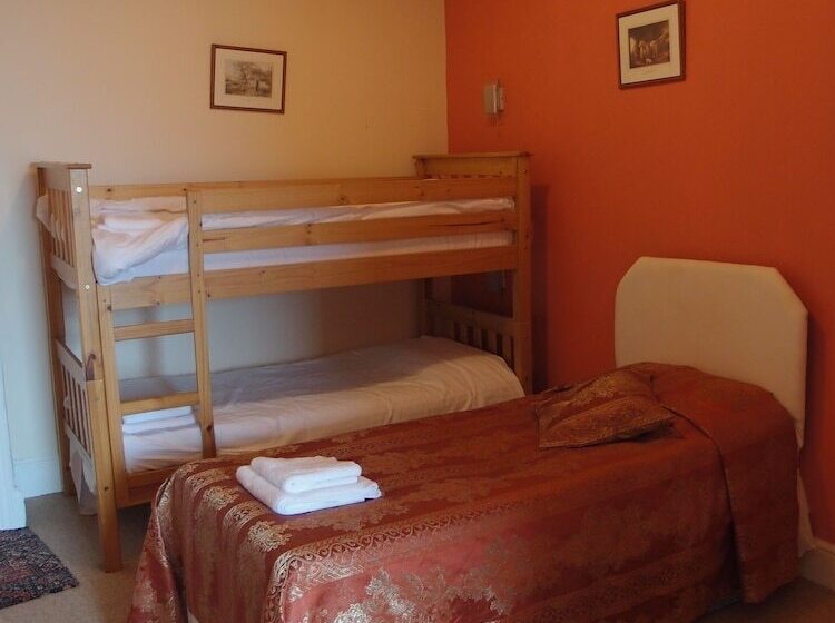 בית מלון כפרי Royal Britannia