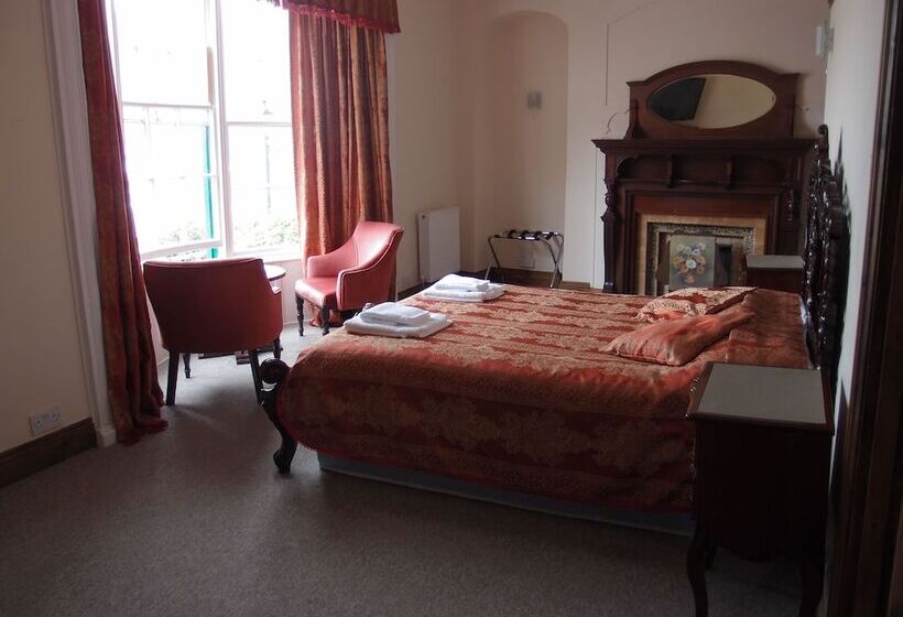 בית מלון כפרי Royal Britannia