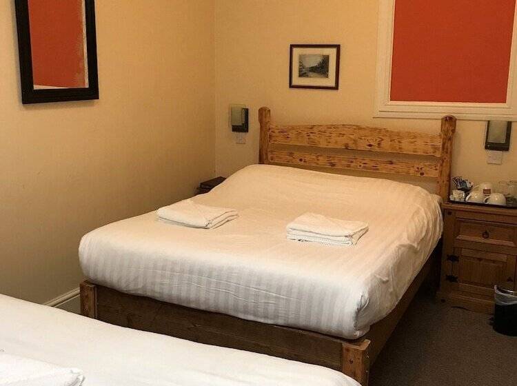 בית מלון כפרי Royal Britannia