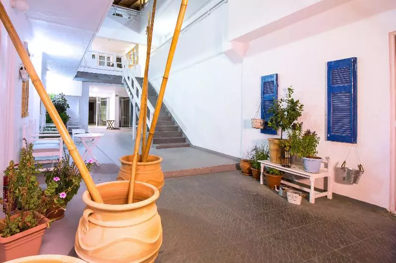 ホテル Tinas Plus