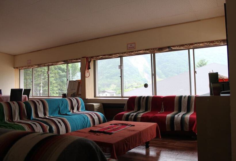 Alpine Lodge   Hostel