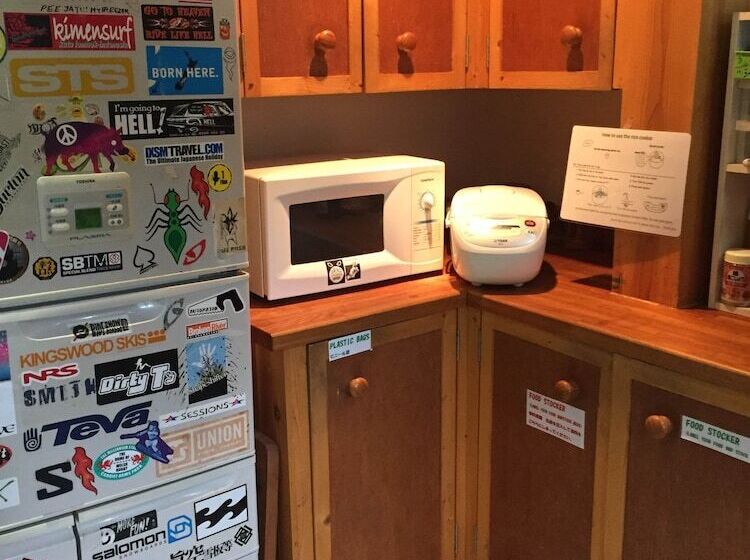 Alpine Lodge   Hostel