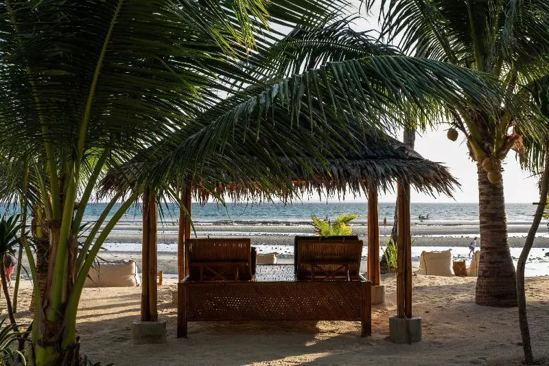 リゾートホテル Amihan Beach Cabanas