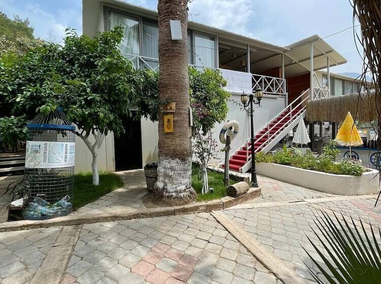 Hotel Golden Sand Beach & Caravan