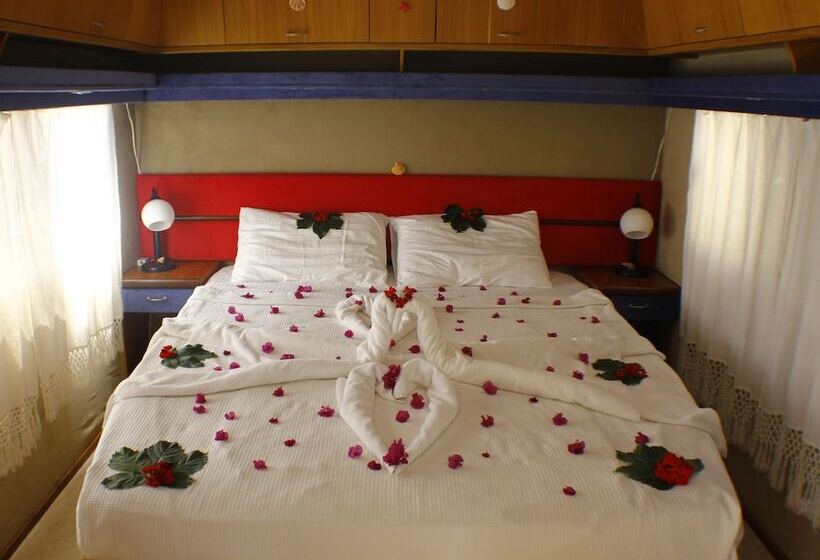 Hotel Golden Sand Beach & Caravan