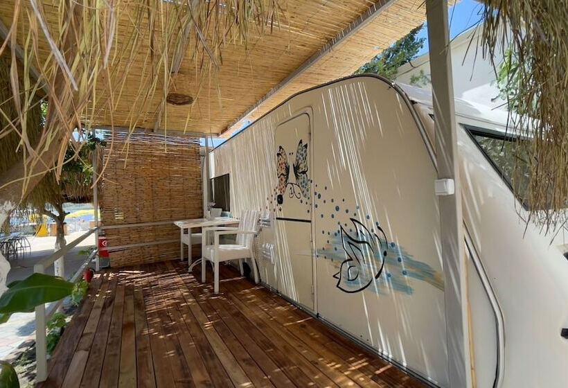 Hotel Golden Sand Beach & Caravan