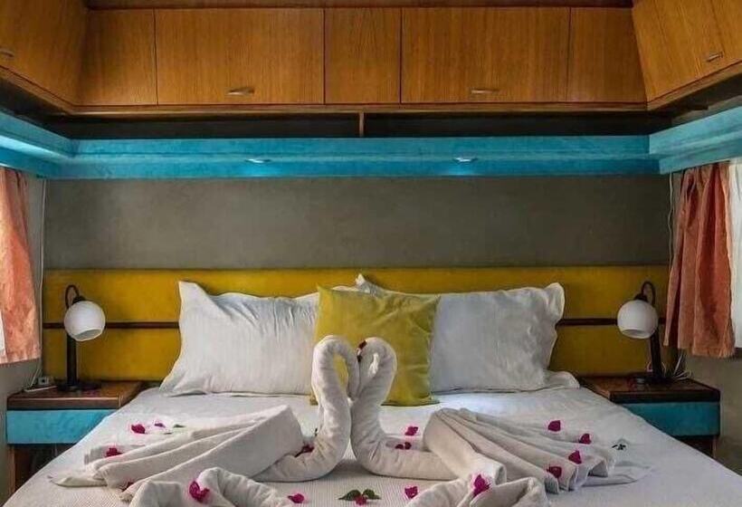 Hotel Golden Sand Beach & Caravan