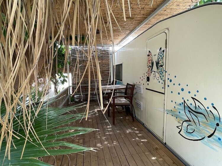 Hotel Golden Sand Beach & Caravan