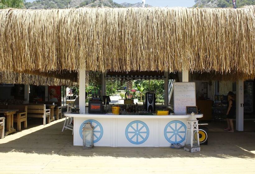 Hotel Golden Sand Beach & Caravan