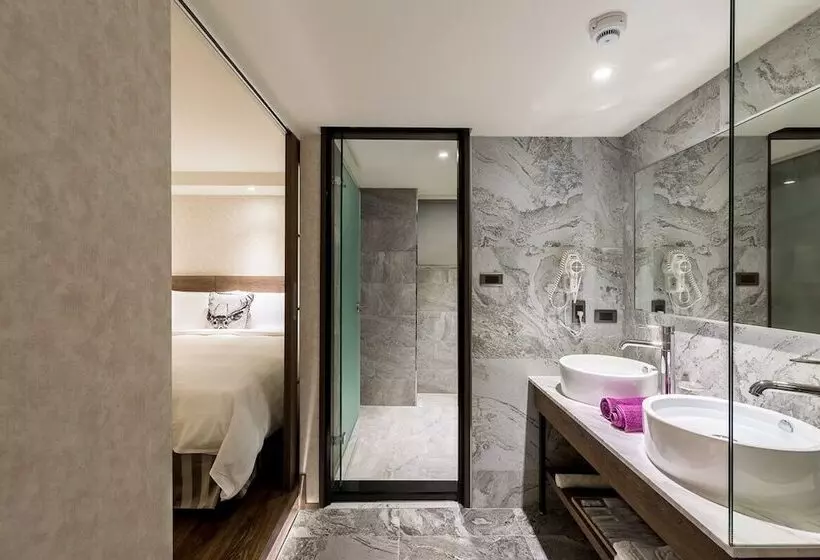 هتل Lan Kwai Fong Garden